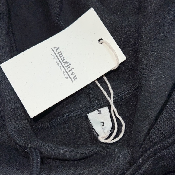 Amazhiyu Women's Cropped Hoodie - Picture 3 of 9